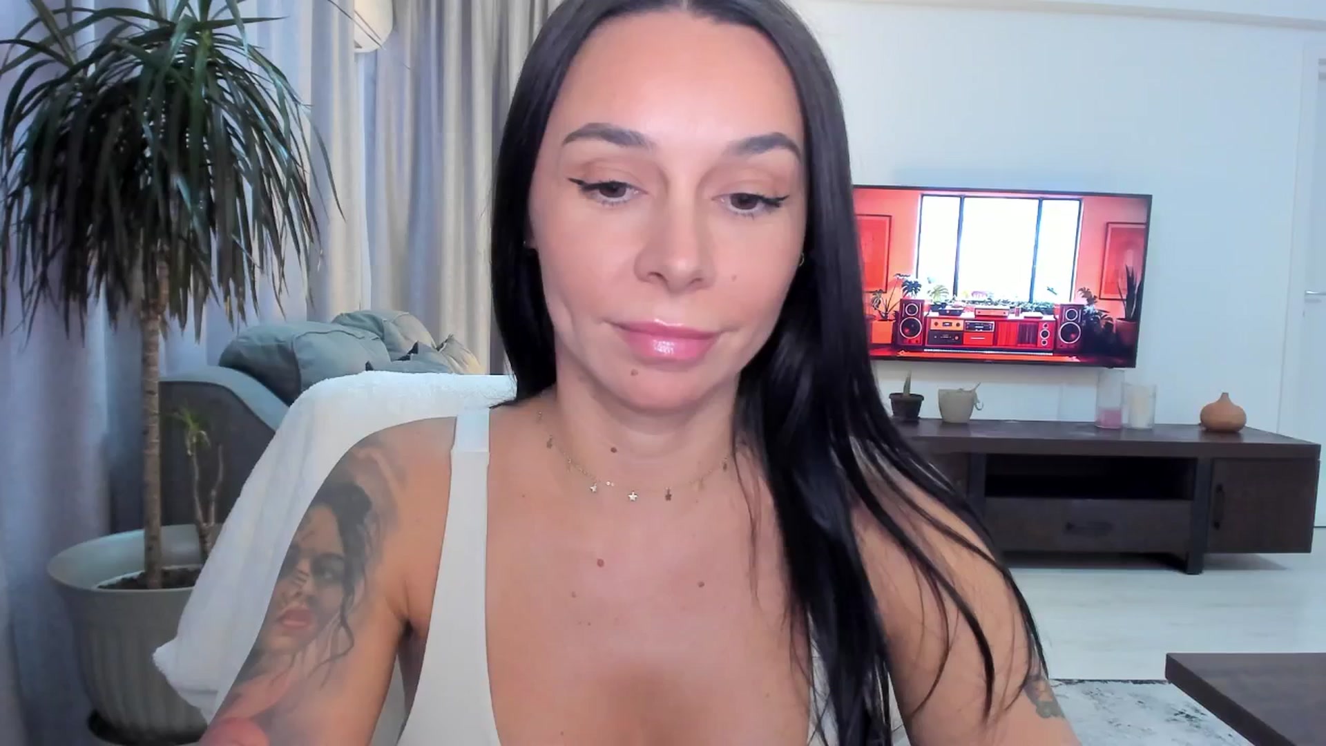 Gallery image thumbnail from beatricebae's myfreecams stream on, 08/18/2025, 16:24 image 9 of 20