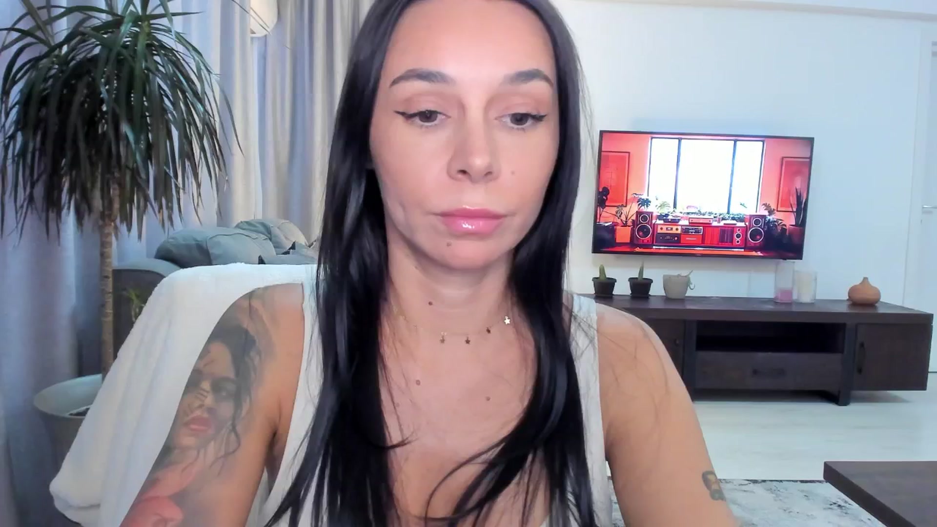 Gallery image thumbnail from beatricebae's myfreecams stream on, 08/18/2025, 16:24 image 7 of 20