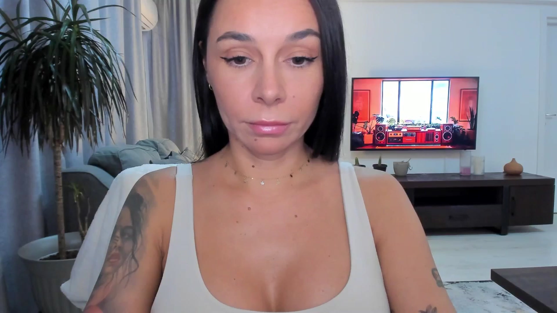 Gallery image thumbnail from beatricebae's myfreecams stream on, 08/18/2025, 16:24 image 17 of 20