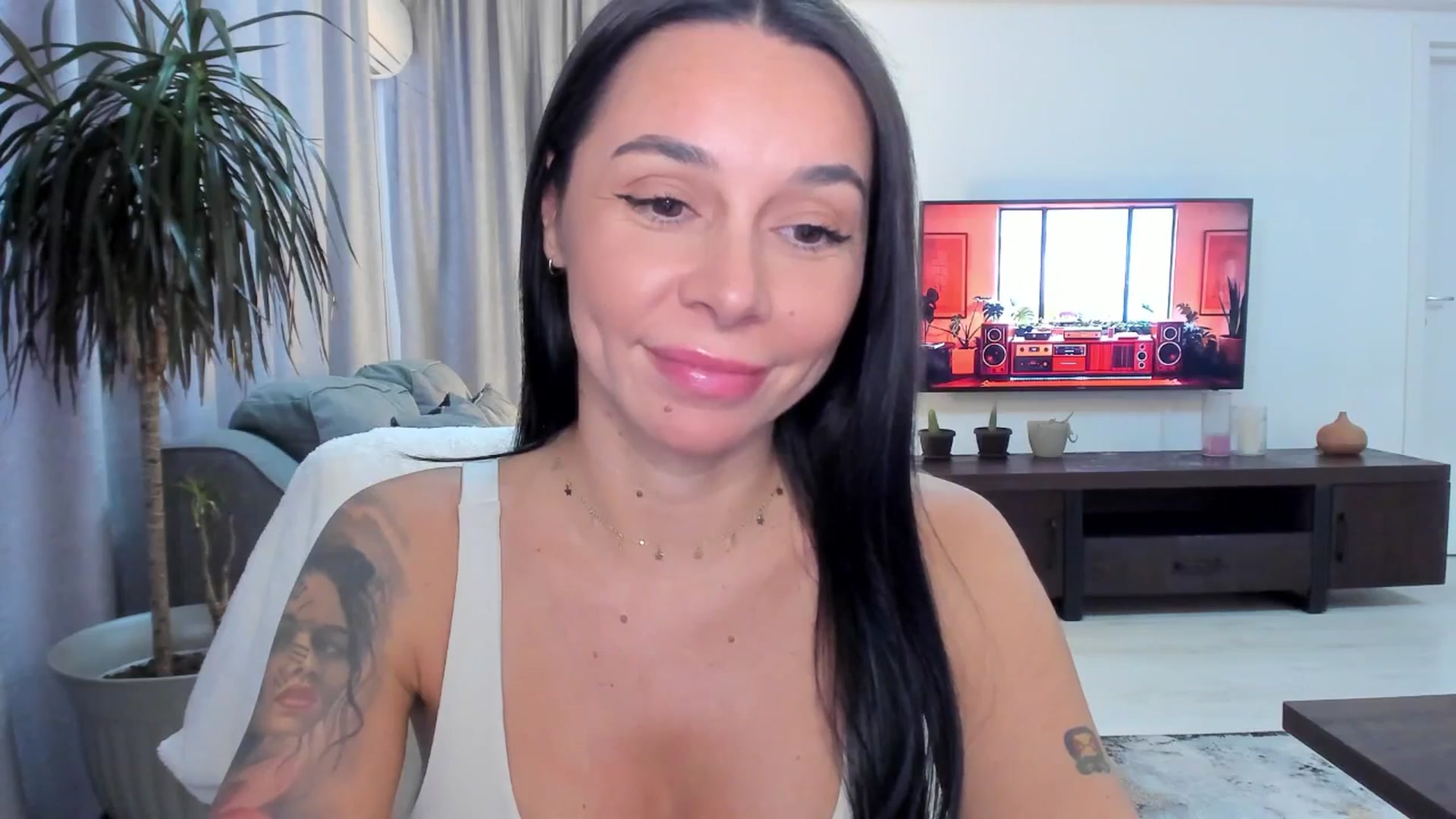 Gallery image thumbnail from beatricebae's myfreecams stream on, 08/18/2025, 16:24 image 10 of 20