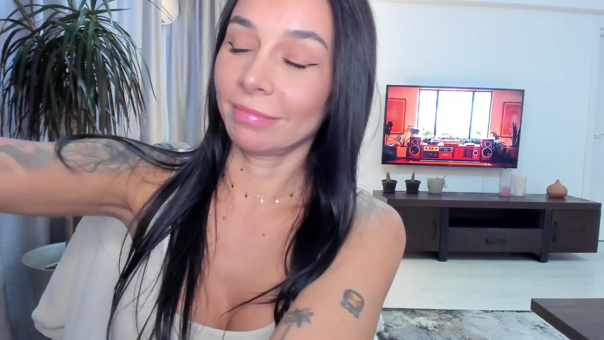 Gallery image thumbnail from beatricebae's myfreecams stream on, 08/18/2025, 16:24 image 6 of 20
