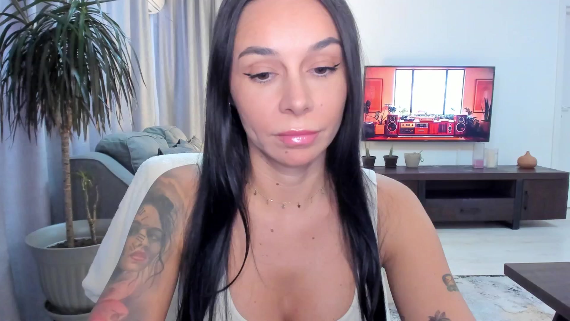 Gallery image thumbnail from beatricebae's myfreecams stream on, 08/18/2025, 16:24 image 4 of 20