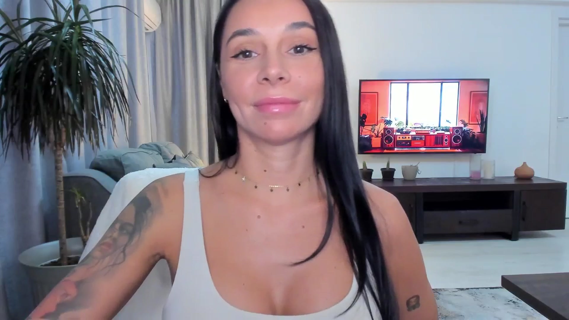 Gallery image thumbnail from beatricebae's myfreecams stream on, 08/18/2025, 16:24 image 16 of 20