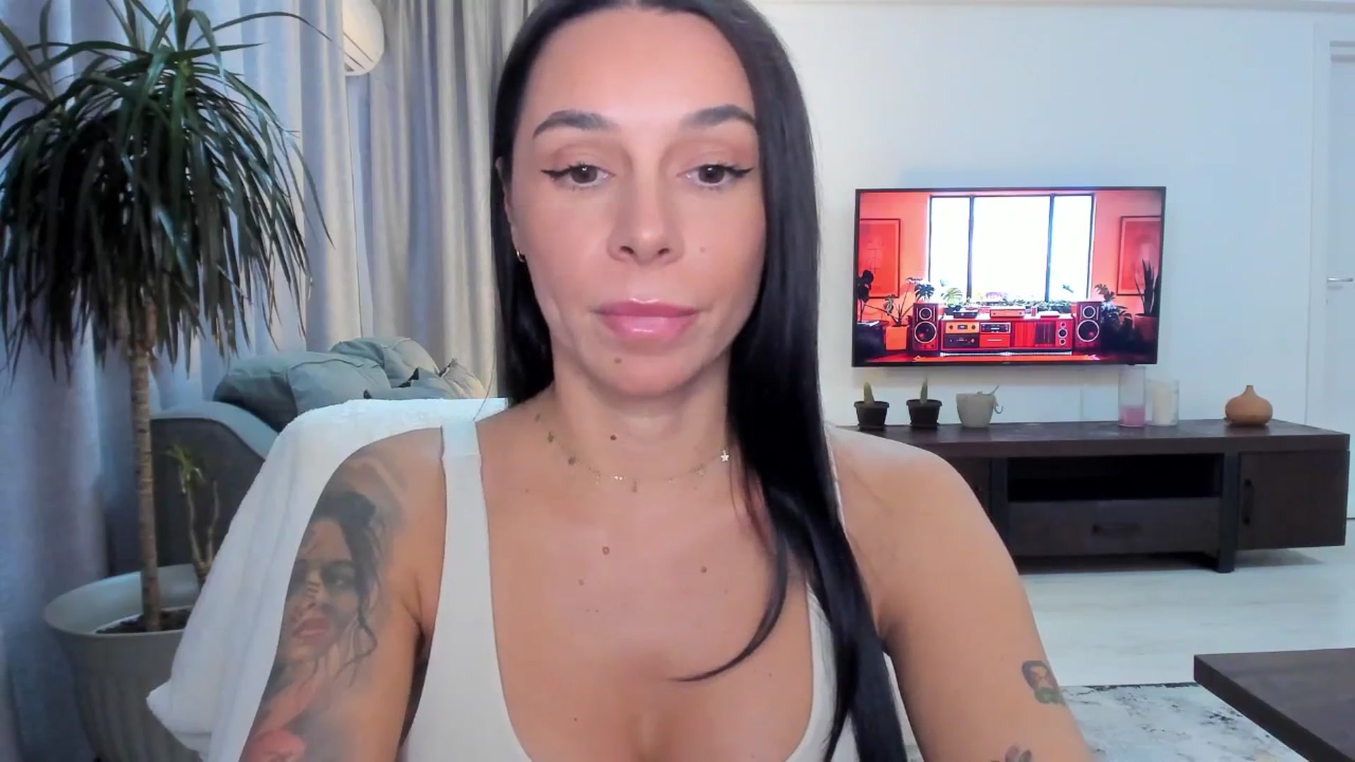 Gallery image thumbnail from beatricebae's myfreecams stream on, 08/18/2025, 16:24 image 14 of 20