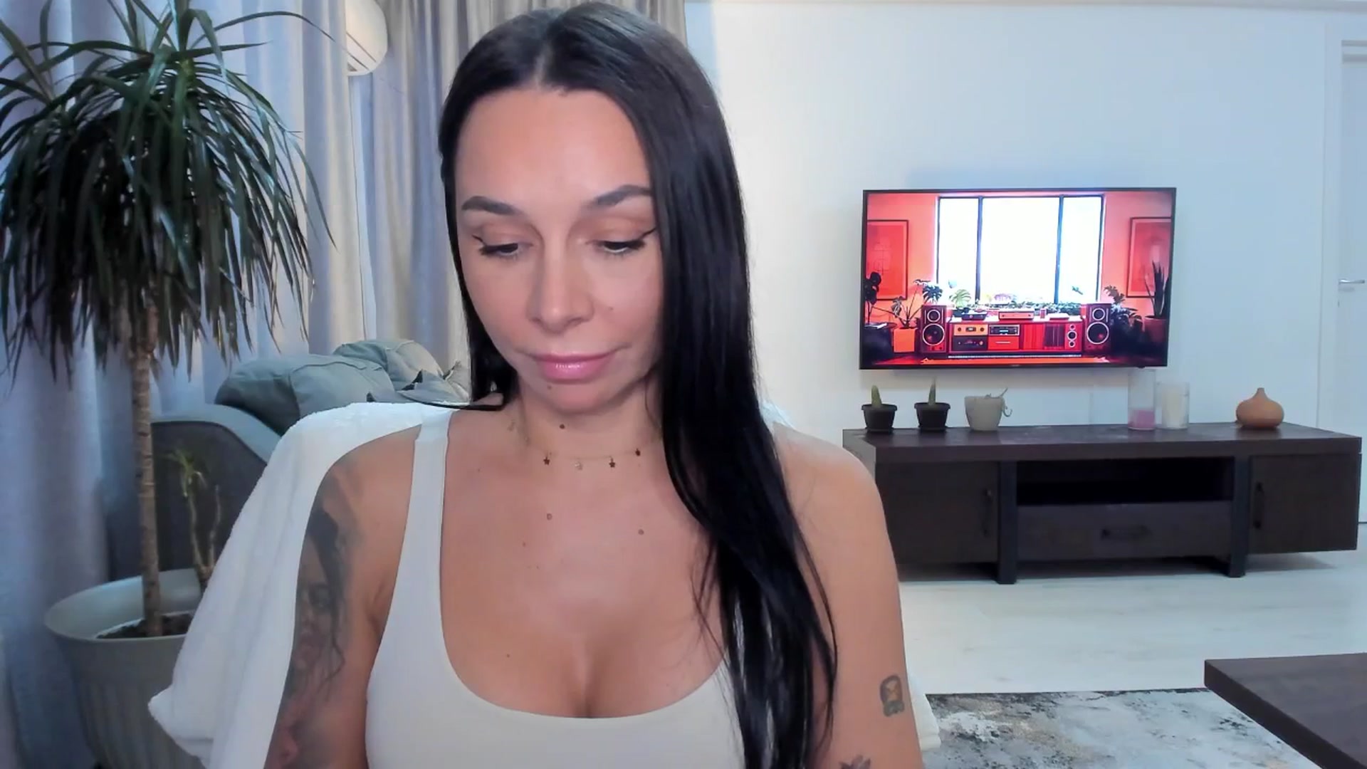 Gallery image thumbnail from beatricebae's myfreecams stream on, 08/18/2025, 16:24 image 12 of 20