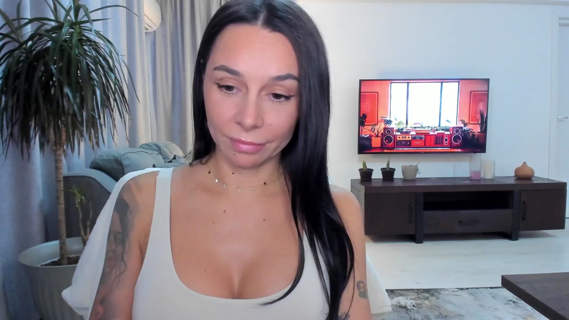 Gallery image thumbnail from beatricebae's myfreecams stream on, 08/18/2025, 16:24 image 15 of 20