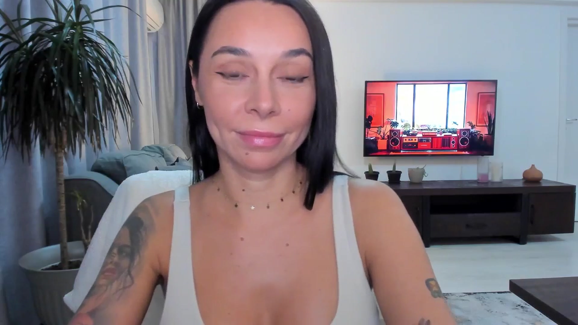 Gallery image thumbnail from beatricebae's myfreecams stream on, 08/18/2025, 16:24 image 19 of 20