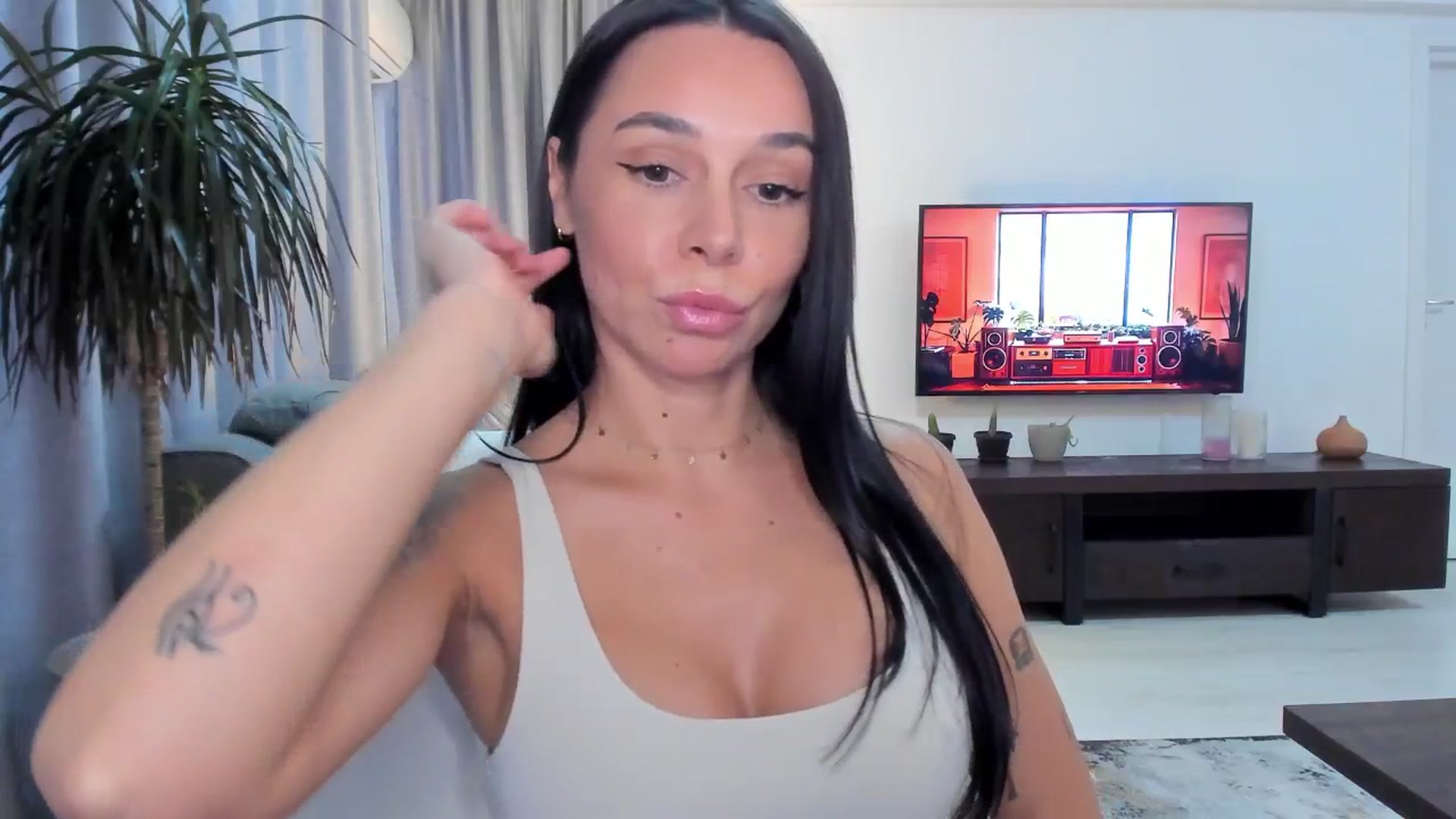 Gallery image thumbnail from beatricebae's myfreecams stream on, 08/18/2025, 16:24 image 13 of 20