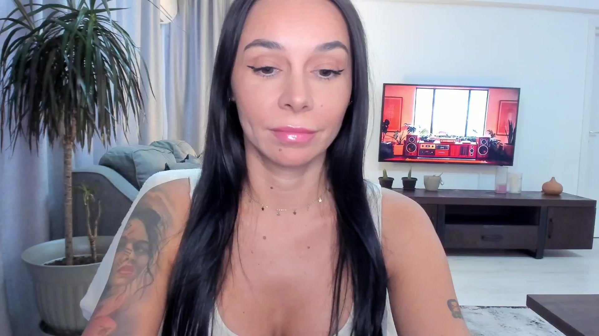 Gallery image thumbnail from beatricebae's myfreecams stream on, 08/18/2025, 16:24 image 5 of 20