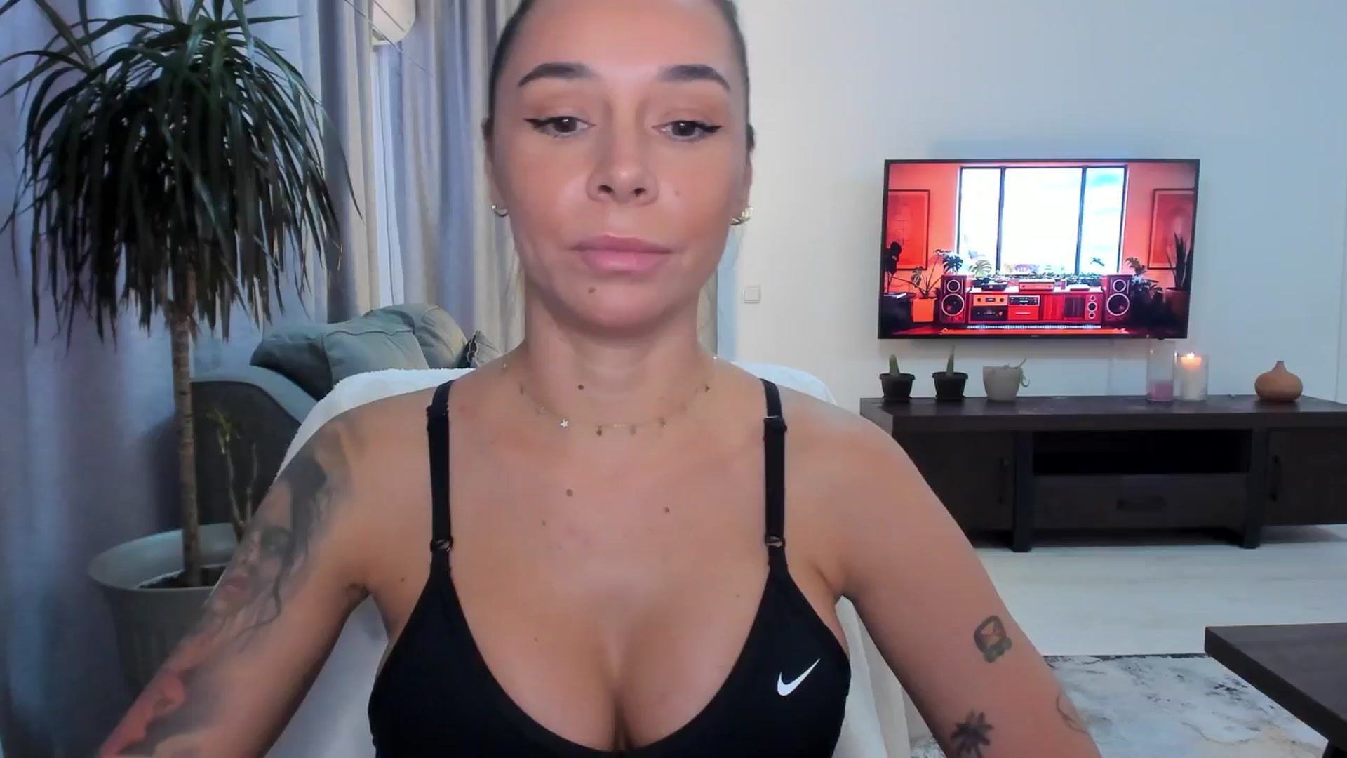 Gallery image thumbnail from beatricebae's myfreecams stream on, 08/19/2025, 14:32 image 20 of 20
