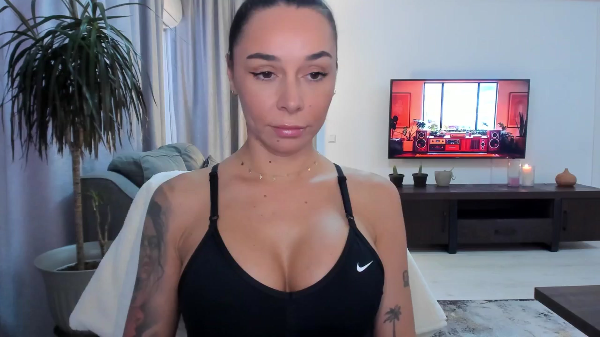 Gallery image thumbnail from beatricebae's myfreecams stream on, 08/19/2025, 14:32 image 4 of 20