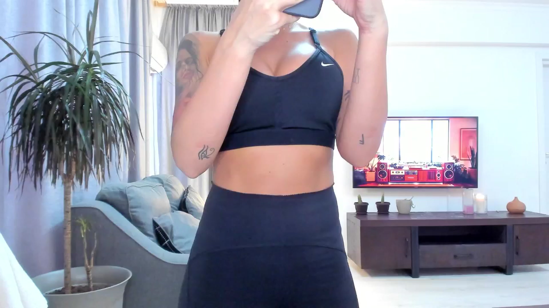 Gallery image thumbnail from beatricebae's myfreecams stream on, 08/19/2025, 14:32 image 14 of 20