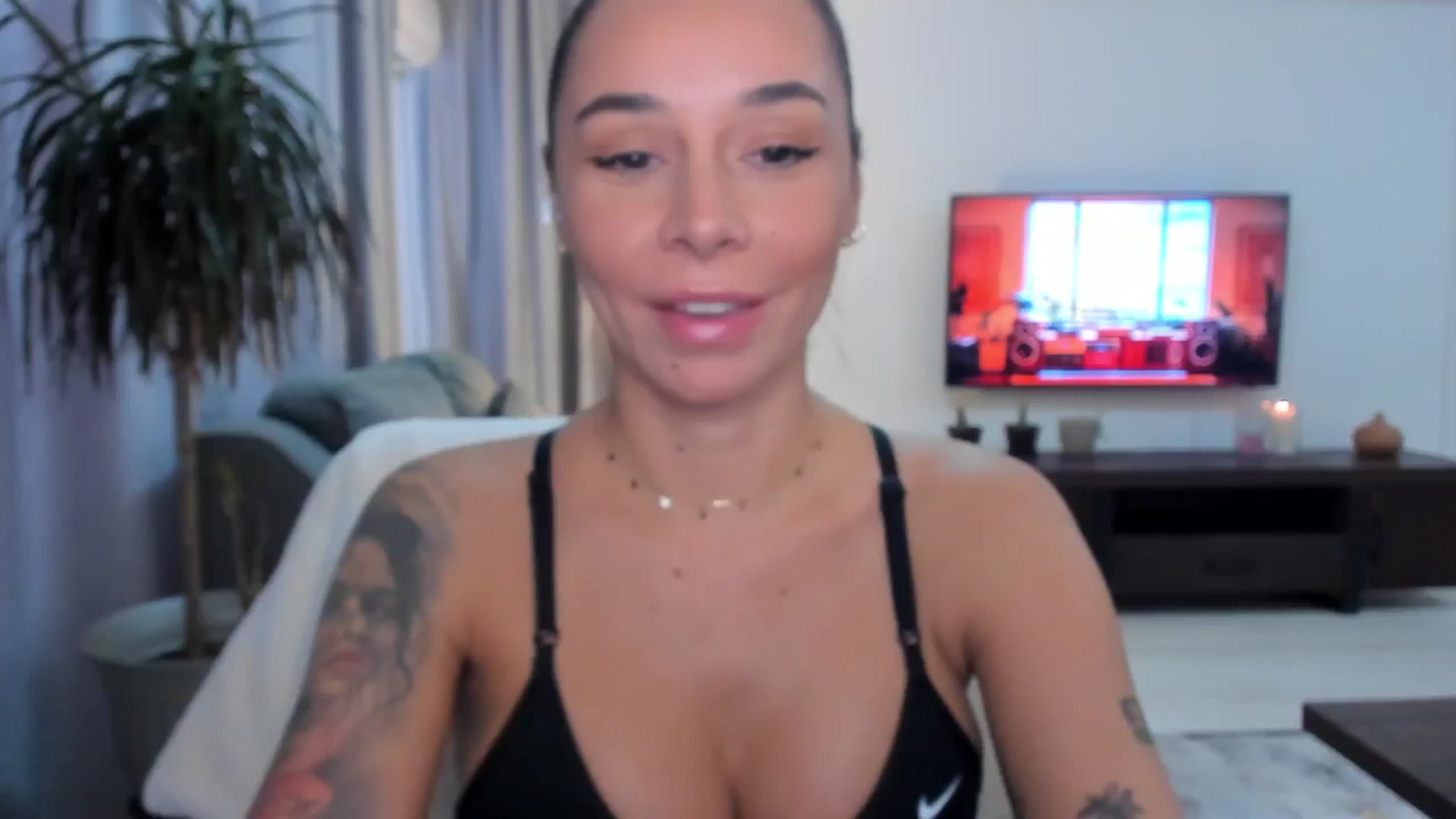 Gallery image thumbnail from beatricebae's myfreecams stream on, 08/19/2025, 14:32 image 10 of 20