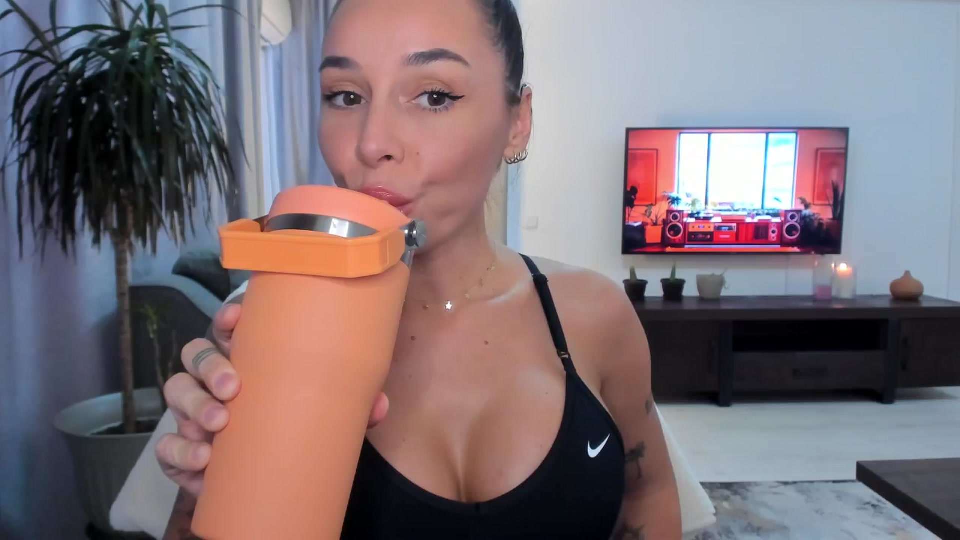 Gallery image thumbnail from beatricebae's myfreecams stream on, 08/19/2025, 14:32 image 3 of 20