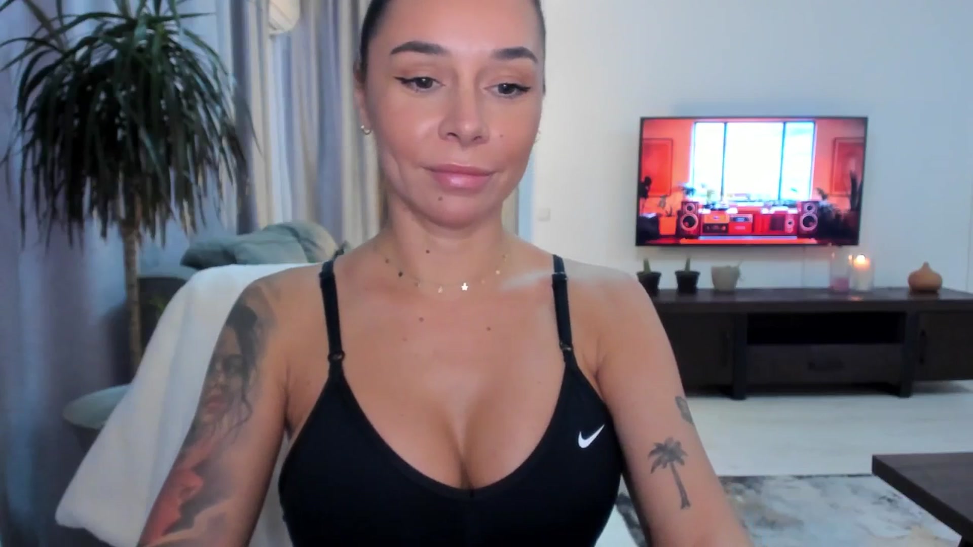 Gallery image thumbnail from beatricebae's myfreecams stream on, 08/19/2025, 16:12 image 2 of 20
