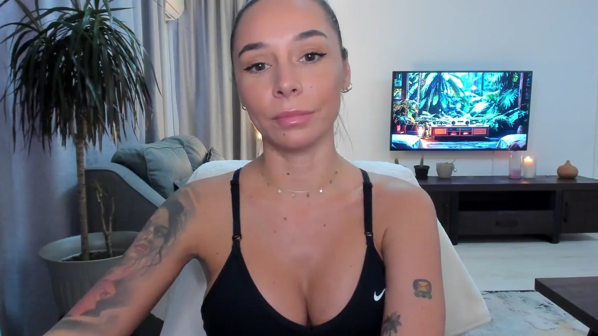 Gallery image thumbnail from beatricebae's myfreecams stream on, 08/19/2025, 16:12 image 9 of 20