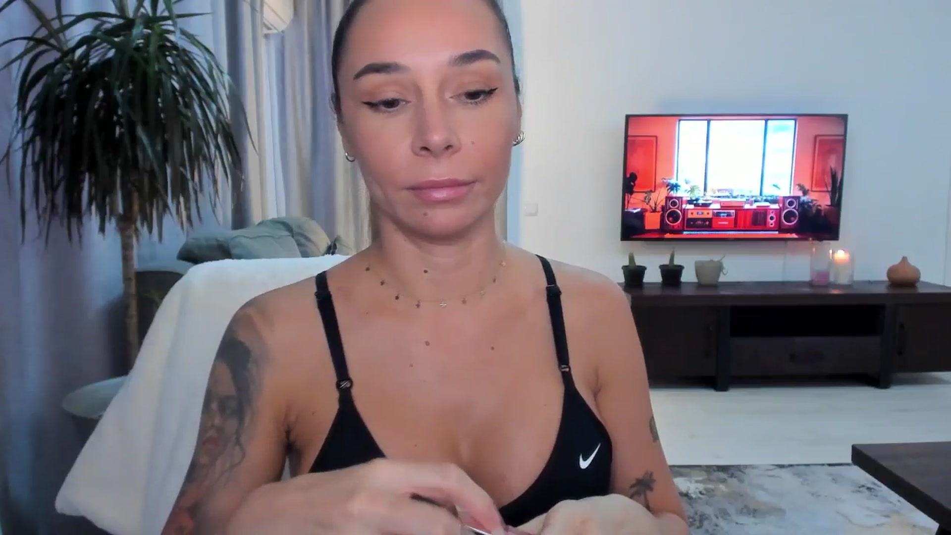 Gallery image thumbnail from beatricebae's myfreecams stream on, 08/19/2025, 16:12 image 3 of 20