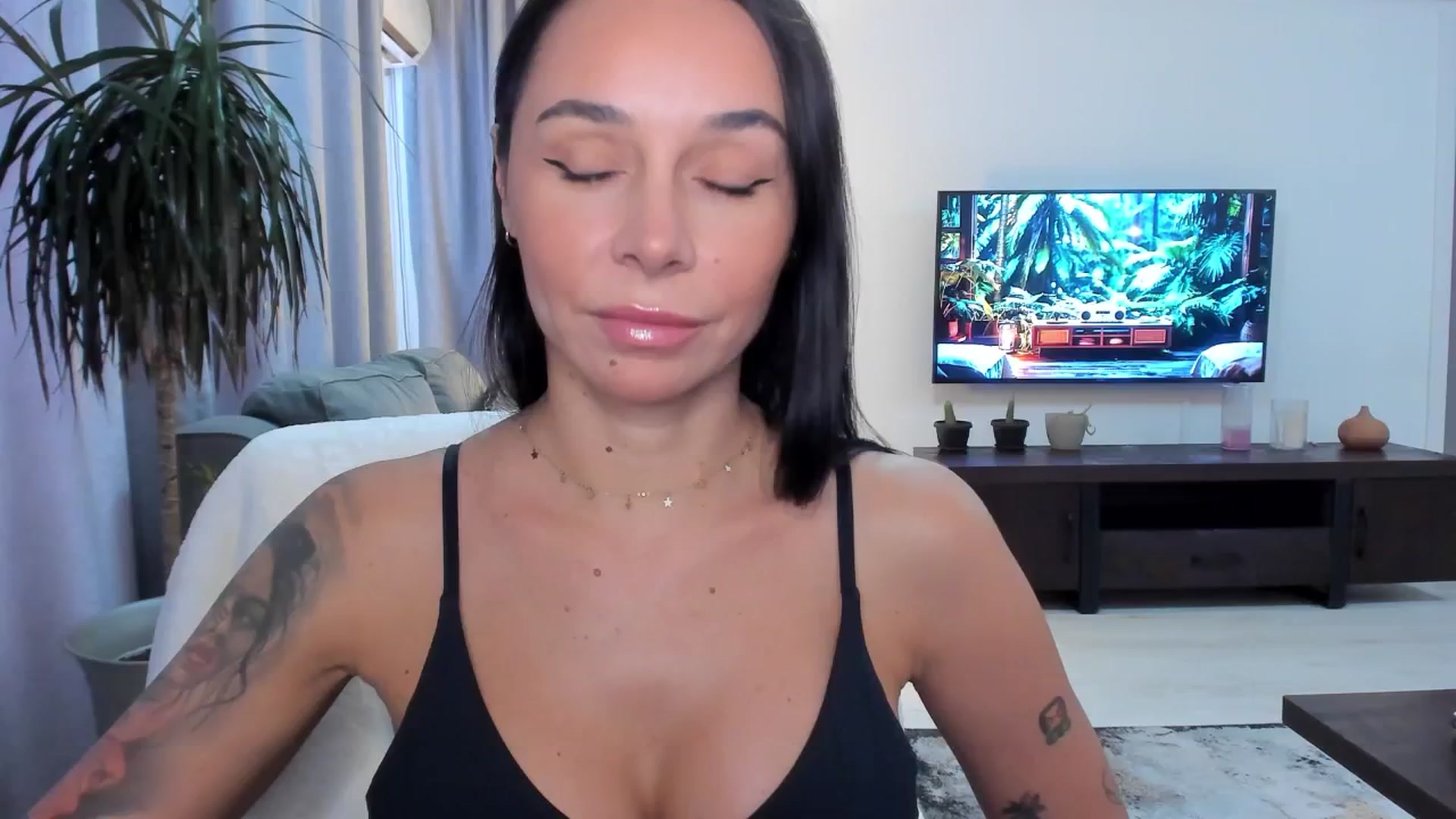 Gallery image thumbnail from beatricebae's myfreecams stream on, 08/20/2025, 14:08 image 15 of 20