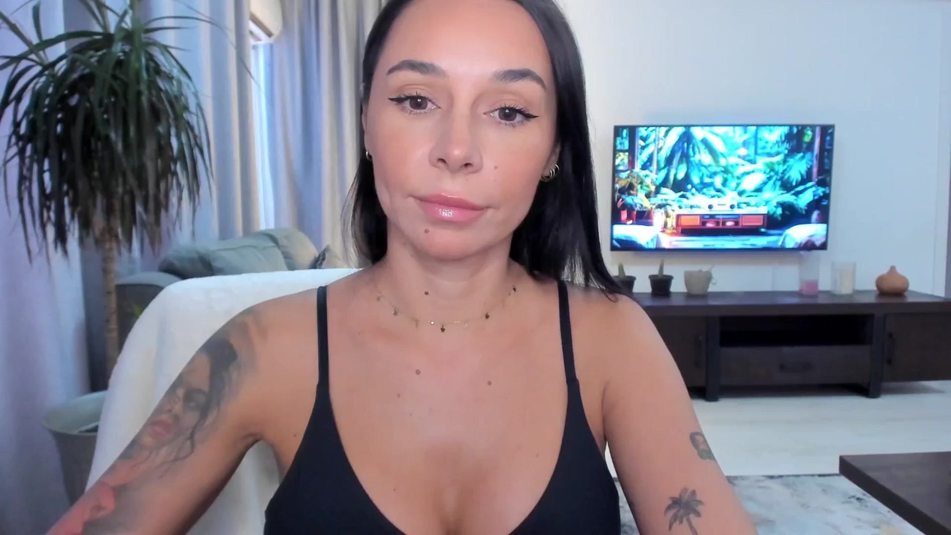 Gallery image thumbnail from beatricebae's myfreecams stream on, 08/20/2025, 14:08 image 16 of 20