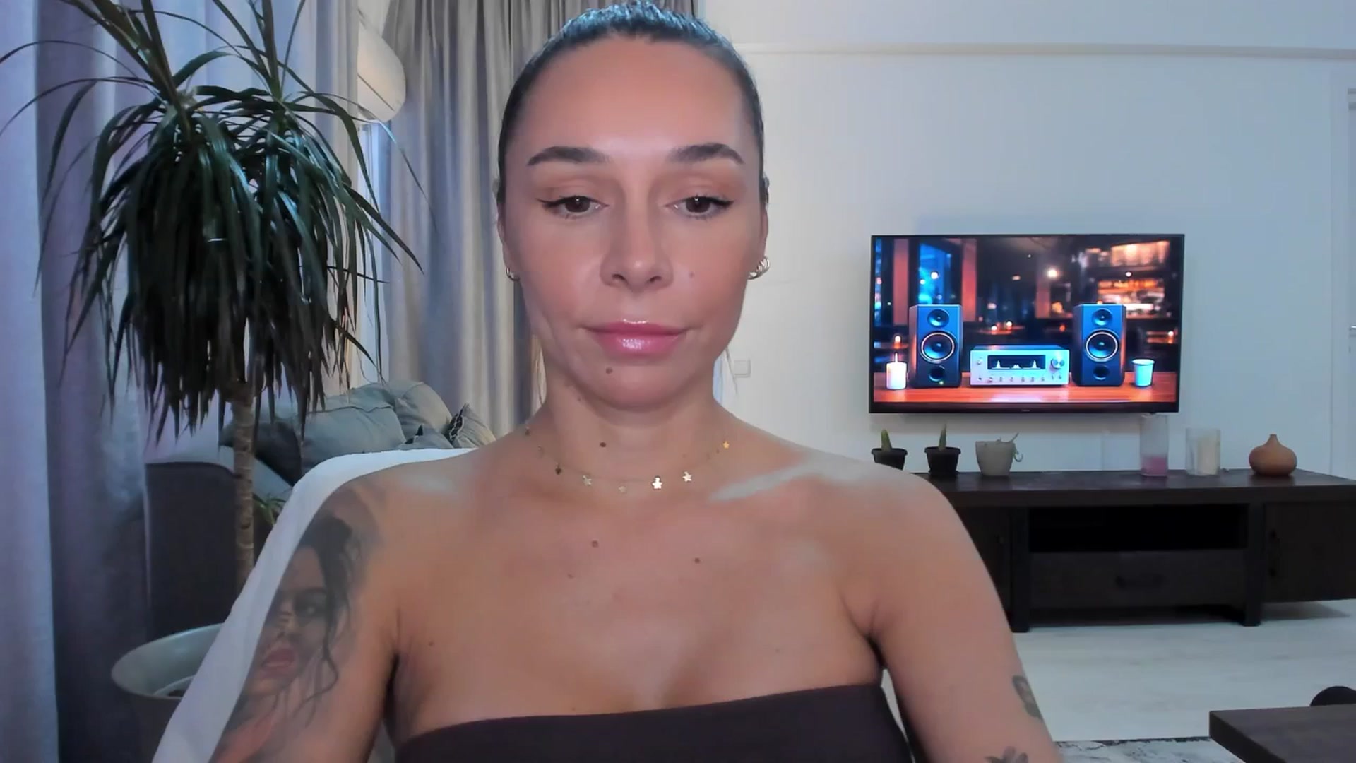 Gallery image thumbnail from beatricebae's myfreecams stream on, 08/21/2025, 14:42 image 6 of 20