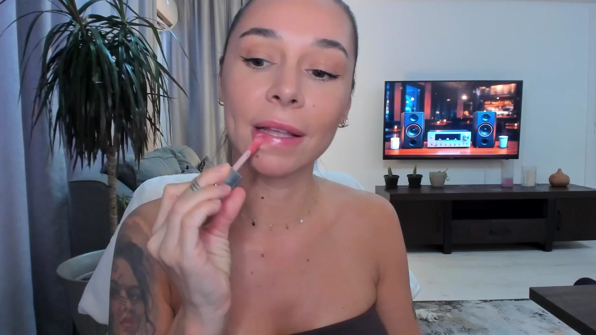 Gallery image thumbnail from beatricebae's myfreecams stream on, 08/21/2025, 14:42 image 17 of 20