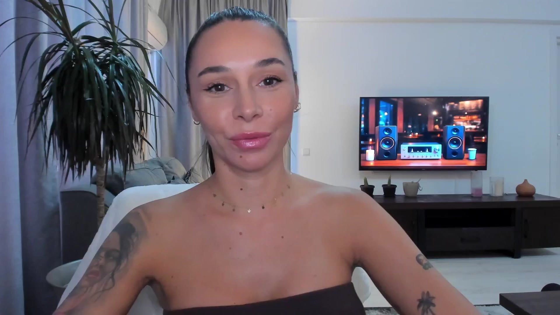 Gallery image thumbnail from beatricebae's myfreecams stream on, 08/21/2025, 14:42 image 4 of 20