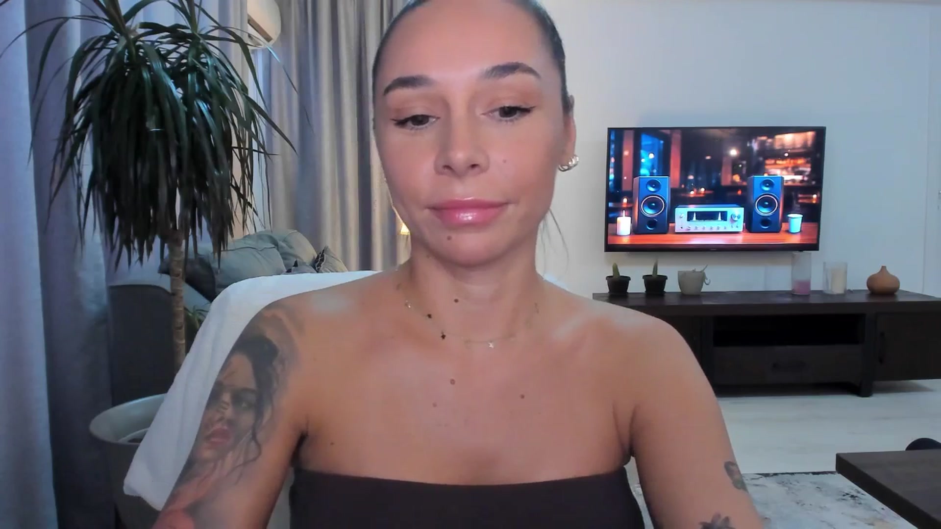 Gallery image thumbnail from beatricebae's myfreecams stream on, 08/21/2025, 14:42 image 18 of 20