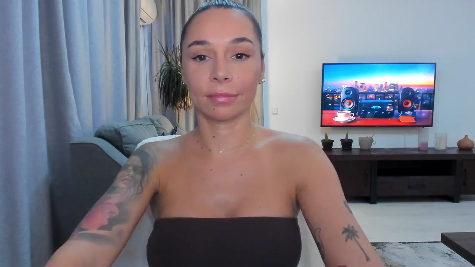 Gallery image thumbnail from beatricebae's myfreecams stream on, 08/21/2025, 16:31 image 9 of 20