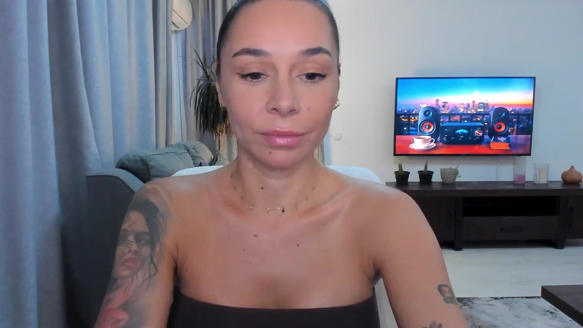 Gallery image thumbnail from beatricebae's myfreecams stream on, 08/21/2025, 16:31 image 8 of 20