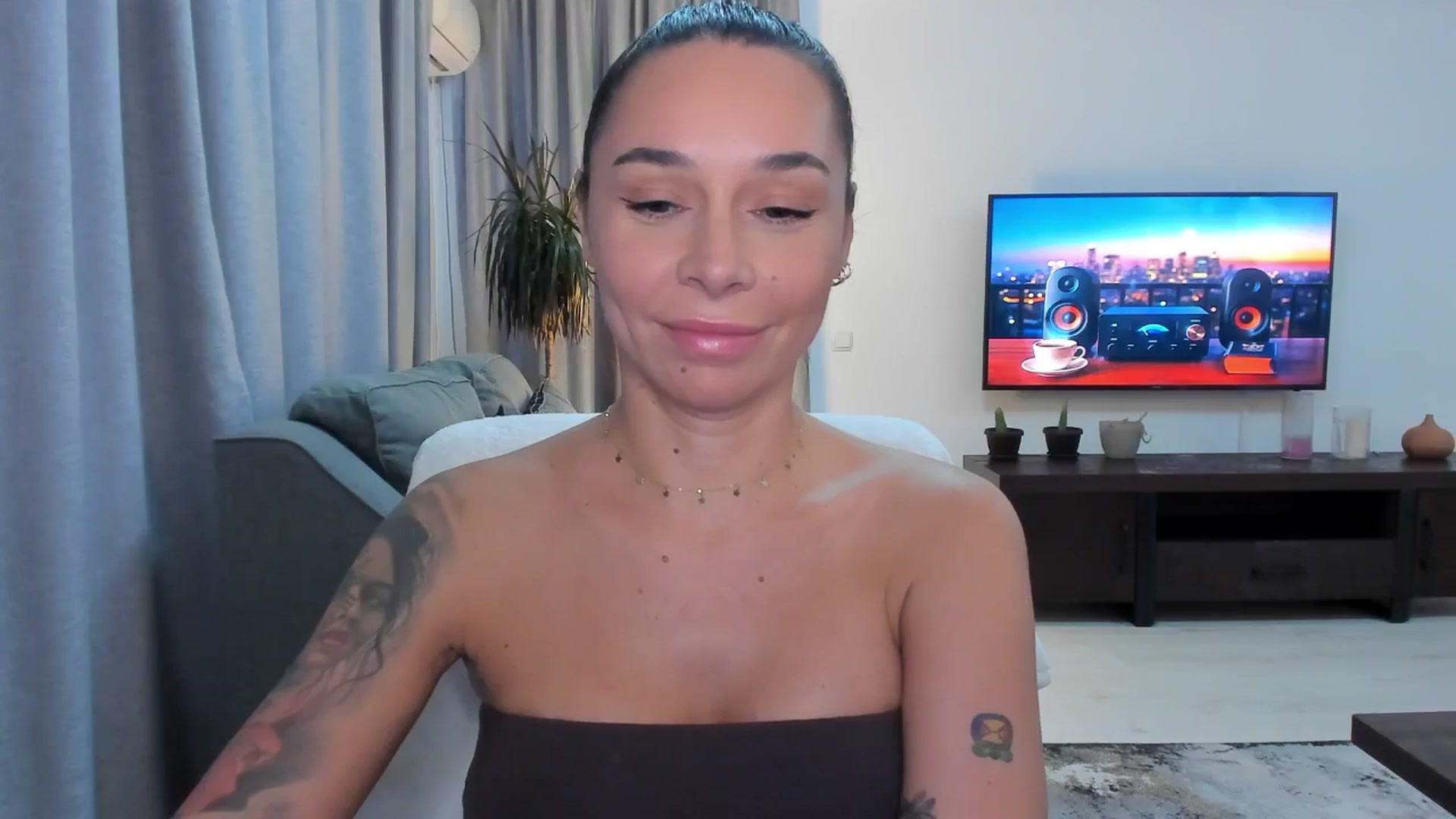 Gallery image thumbnail from beatricebae's myfreecams stream on, 08/21/2025, 16:31 image 14 of 20