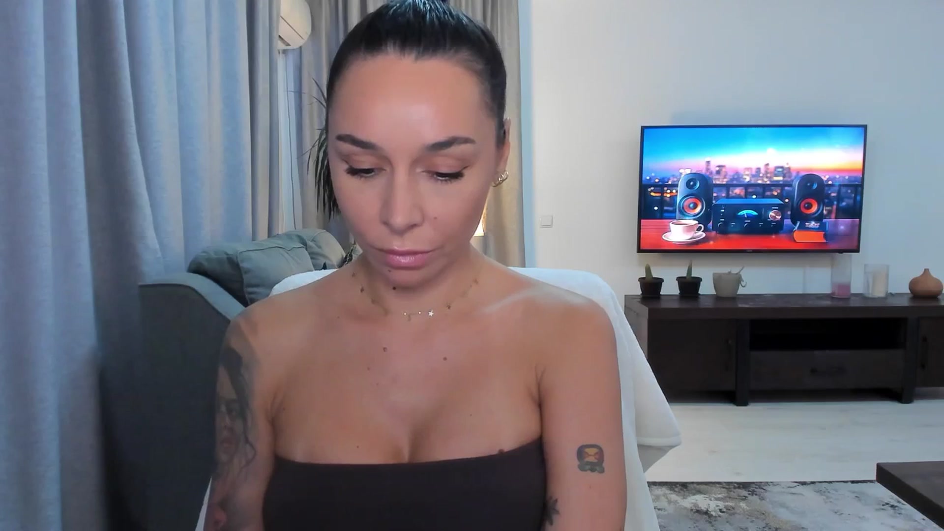 Gallery image thumbnail from beatricebae's myfreecams stream on, 08/21/2025, 16:31 image 10 of 20
