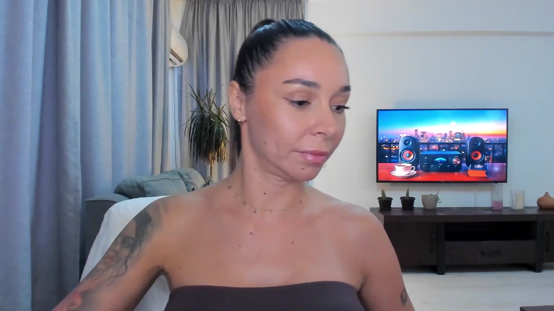 Gallery image thumbnail from beatricebae's myfreecams stream on, 08/21/2025, 16:31 image 2 of 20