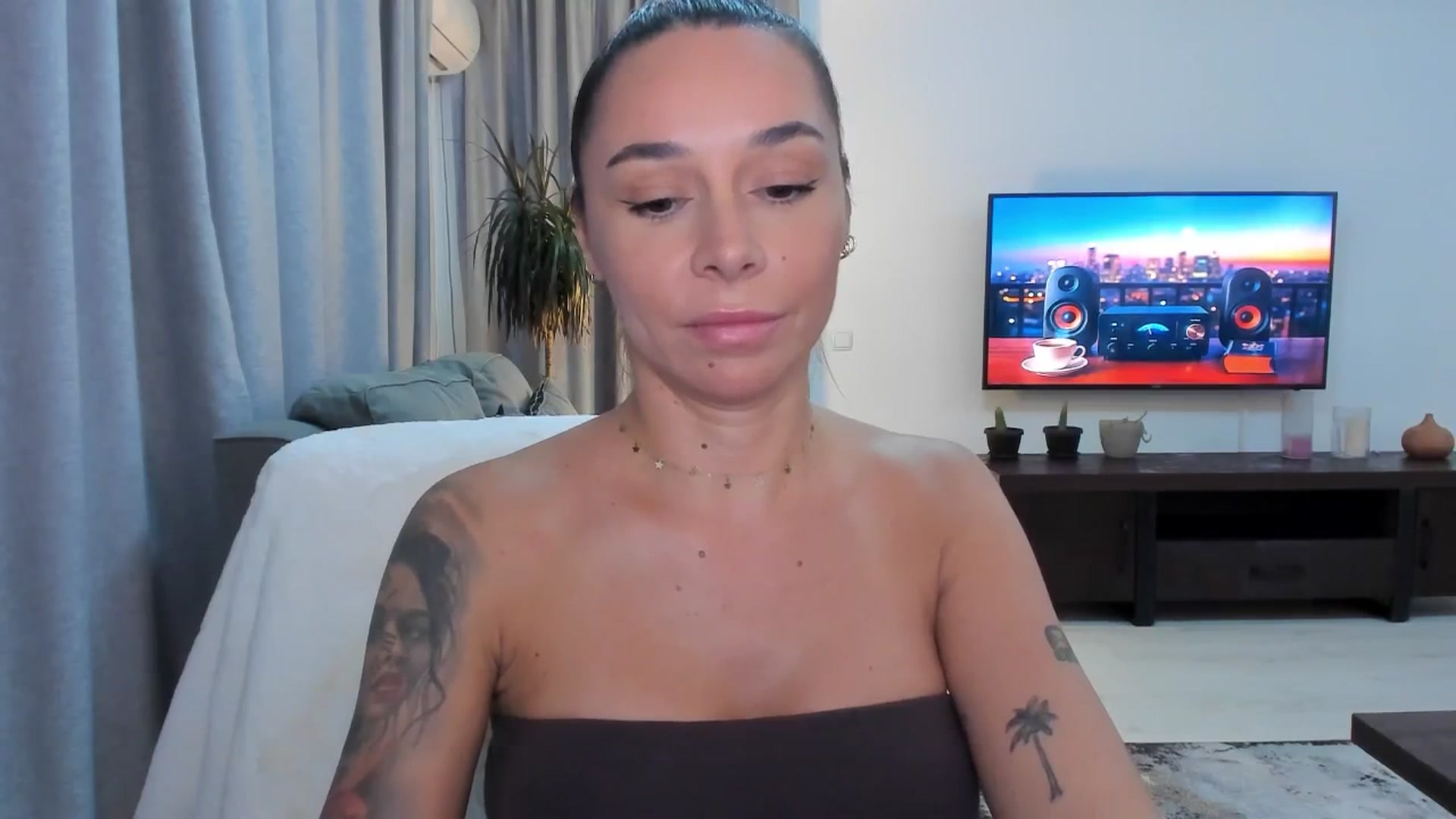 Gallery image thumbnail from beatricebae's myfreecams stream on, 08/21/2025, 16:31 image 19 of 20