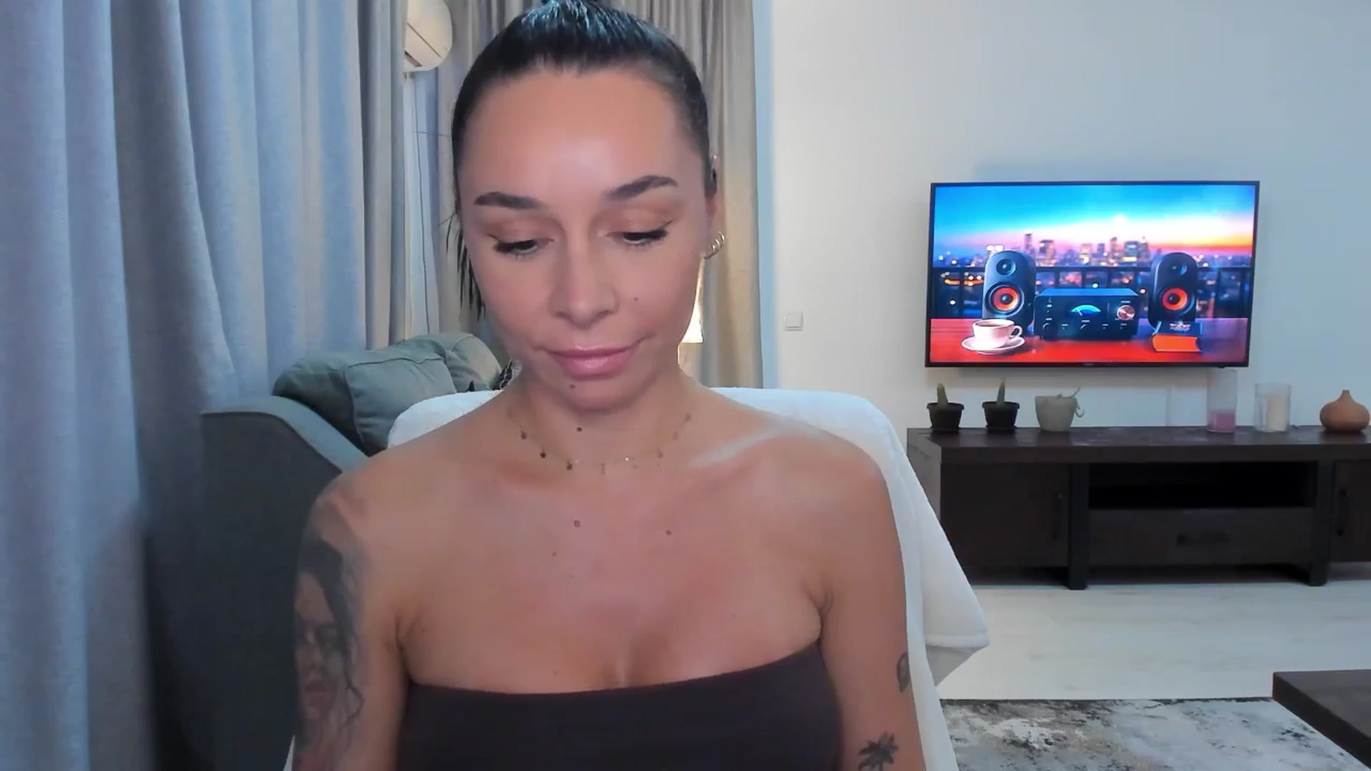 Gallery image thumbnail from beatricebae's myfreecams stream on, 08/21/2025, 16:31 image 11 of 20