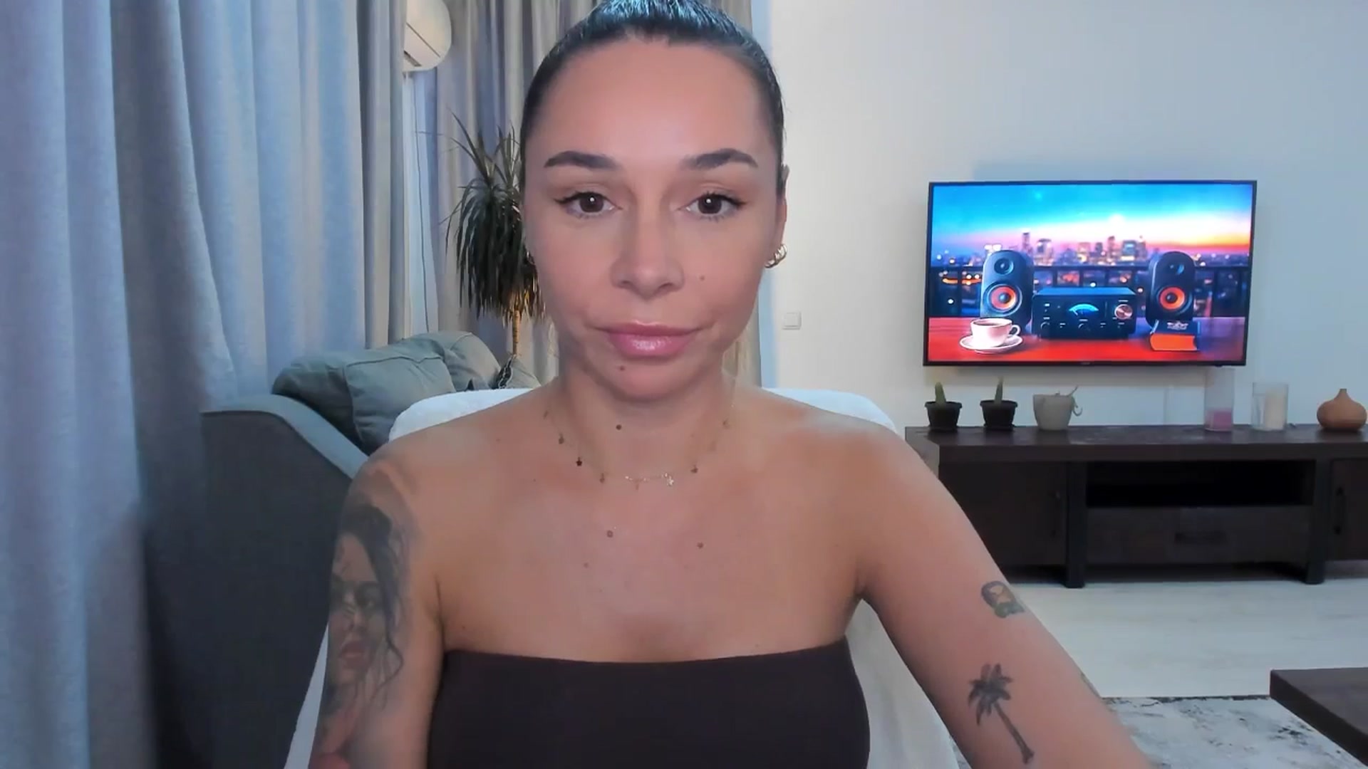 Gallery image thumbnail from beatricebae's myfreecams stream on, 08/21/2025, 16:31 image 6 of 20