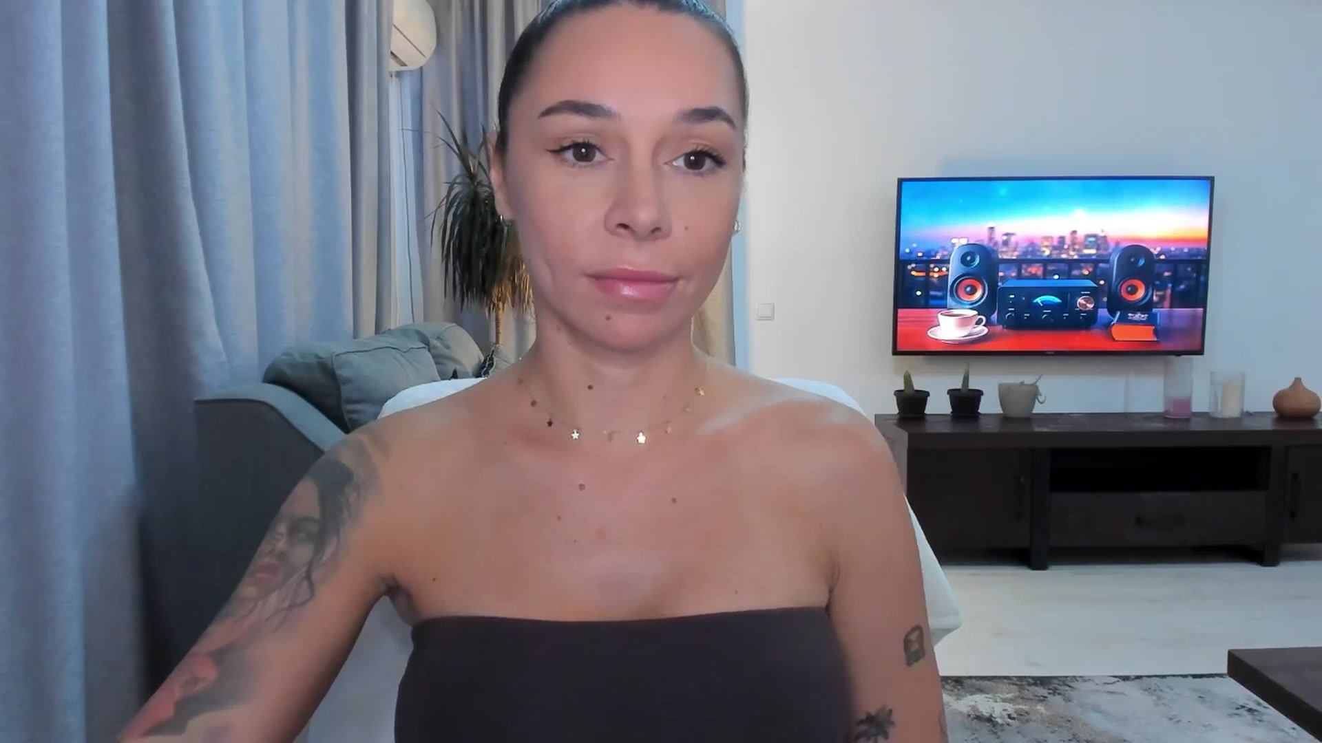 Gallery image thumbnail from beatricebae's myfreecams stream on, 08/21/2025, 16:31 image 7 of 20