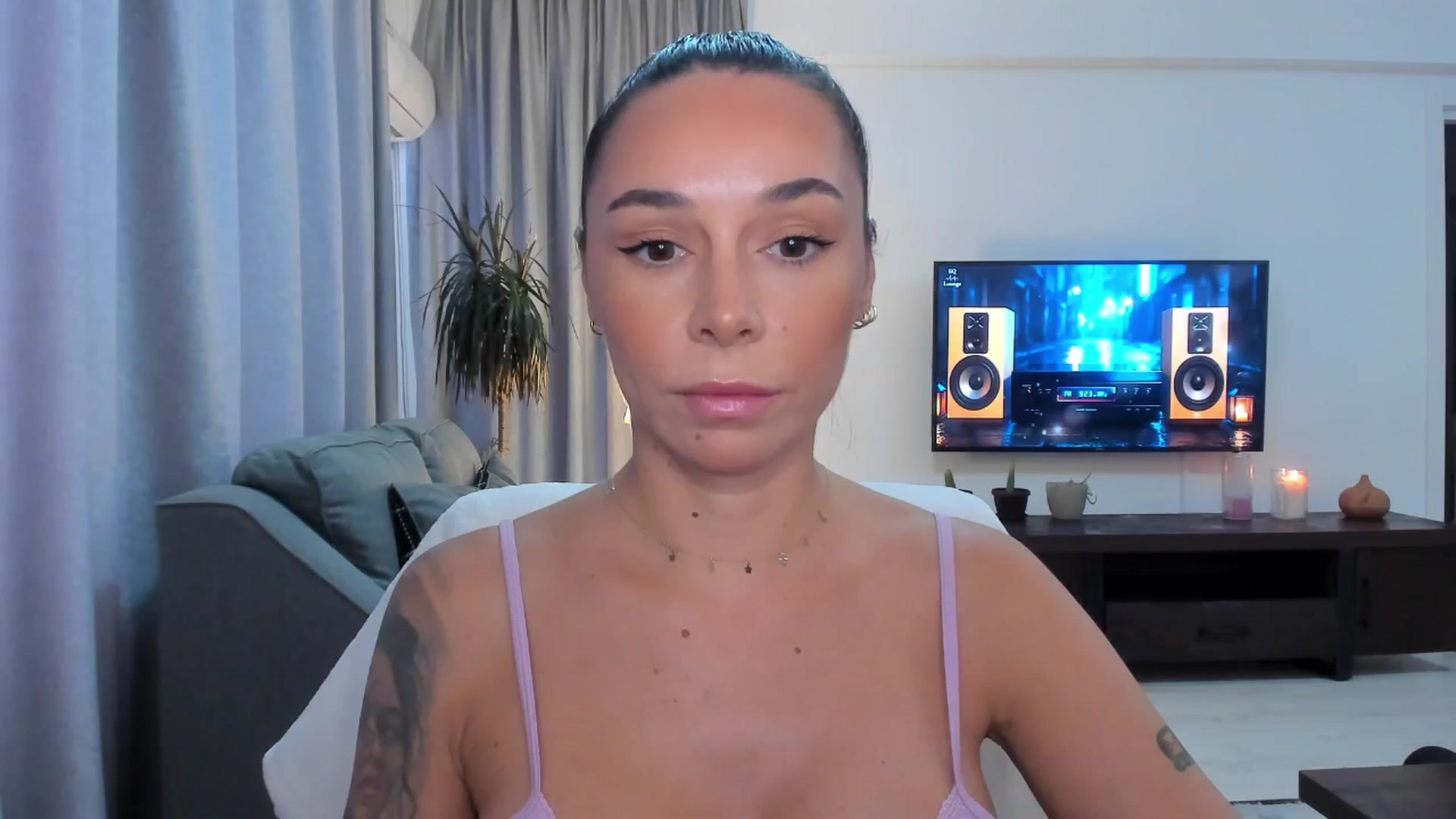 Gallery image thumbnail from beatricebae's myfreecams stream on, 08/22/2025, 15:08 image 11 of 20