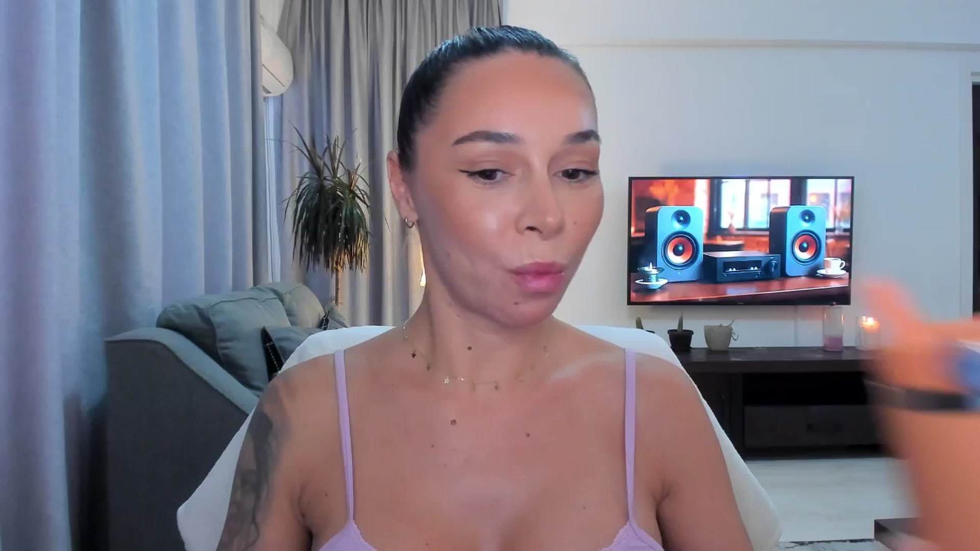 Gallery image thumbnail from beatricebae's myfreecams stream on, 08/22/2025, 15:08 image 16 of 20