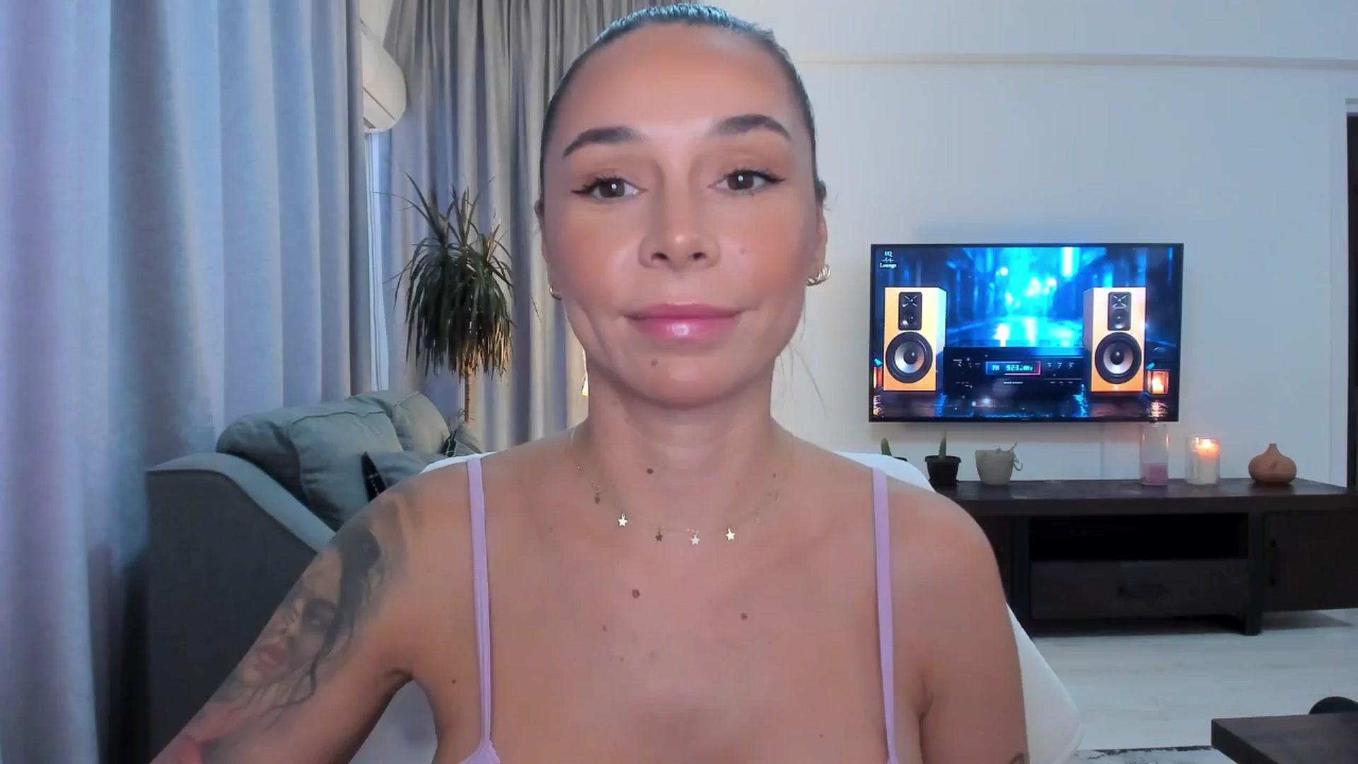Gallery image thumbnail from beatricebae's myfreecams stream on, 08/22/2025, 15:08 image 9 of 20