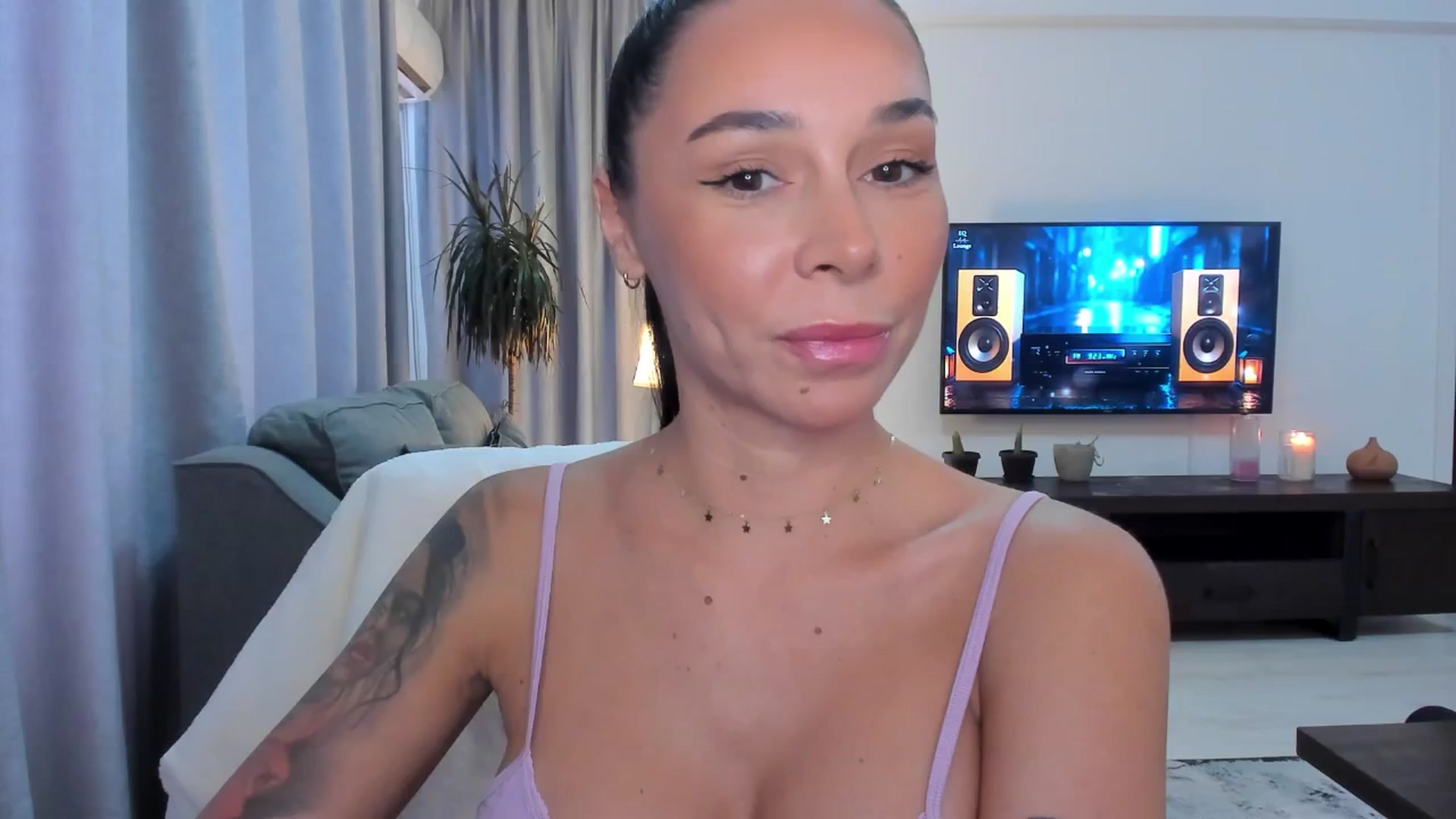 Gallery image thumbnail from beatricebae's myfreecams stream on, 08/22/2025, 15:08 image 5 of 20