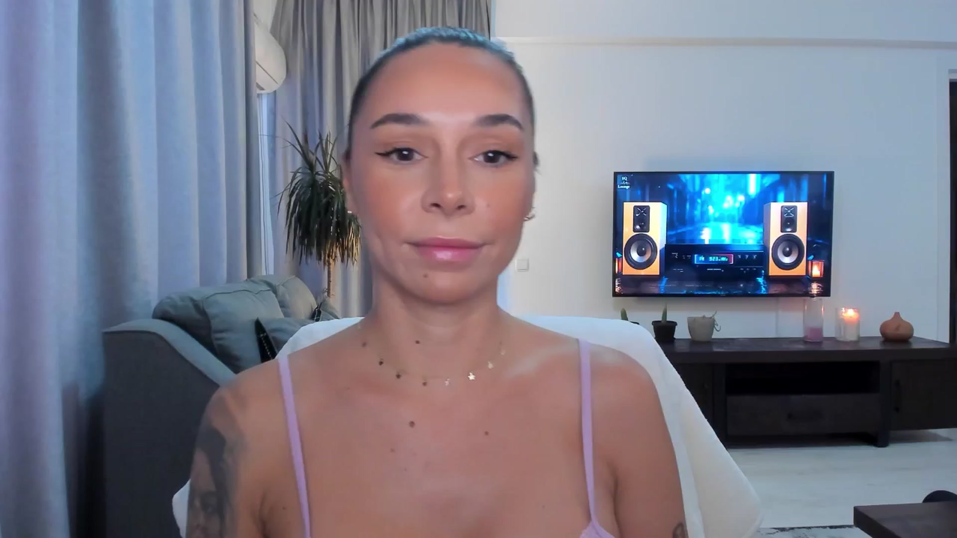 Gallery image thumbnail from beatricebae's myfreecams stream on, 08/22/2025, 15:08 image 13 of 20