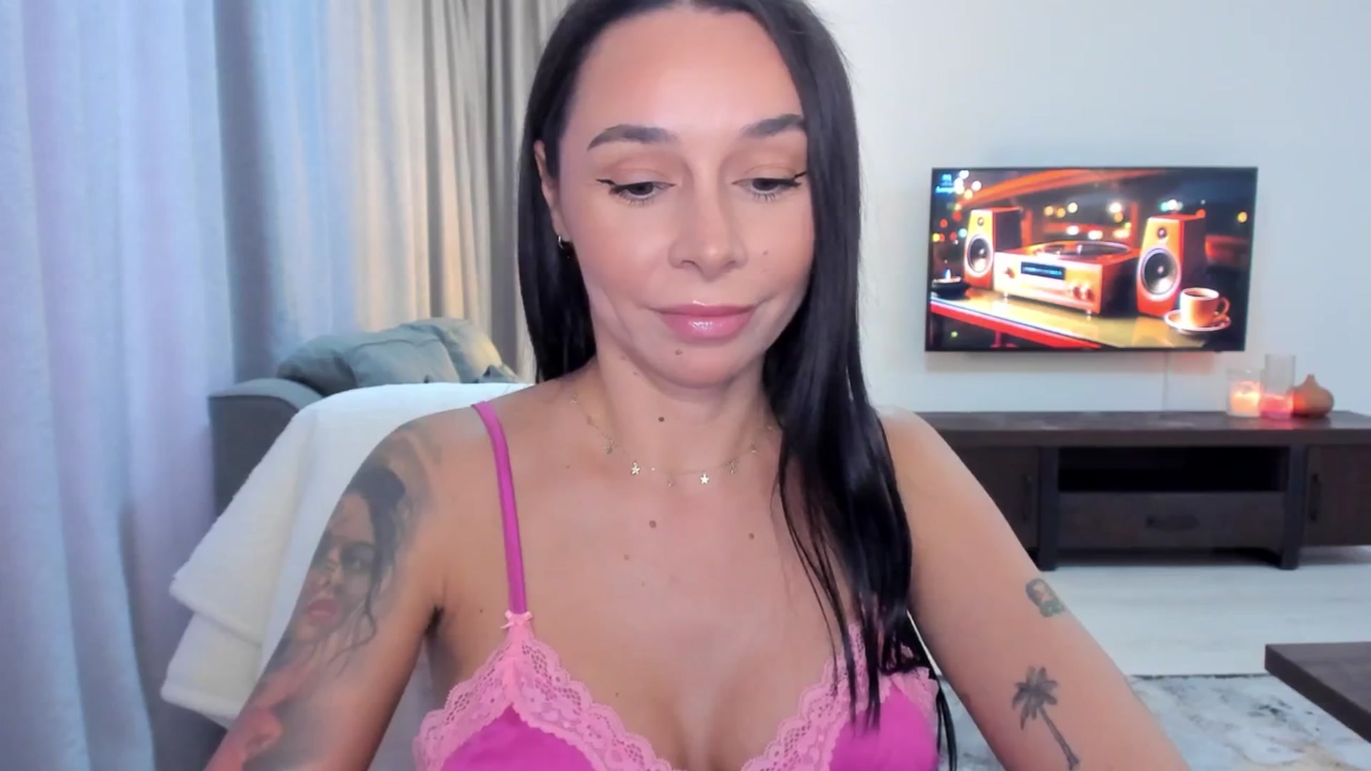 Gallery image thumbnail from beatricebae's myfreecams stream on, 08/25/2025, 14:15 image 15 of 20