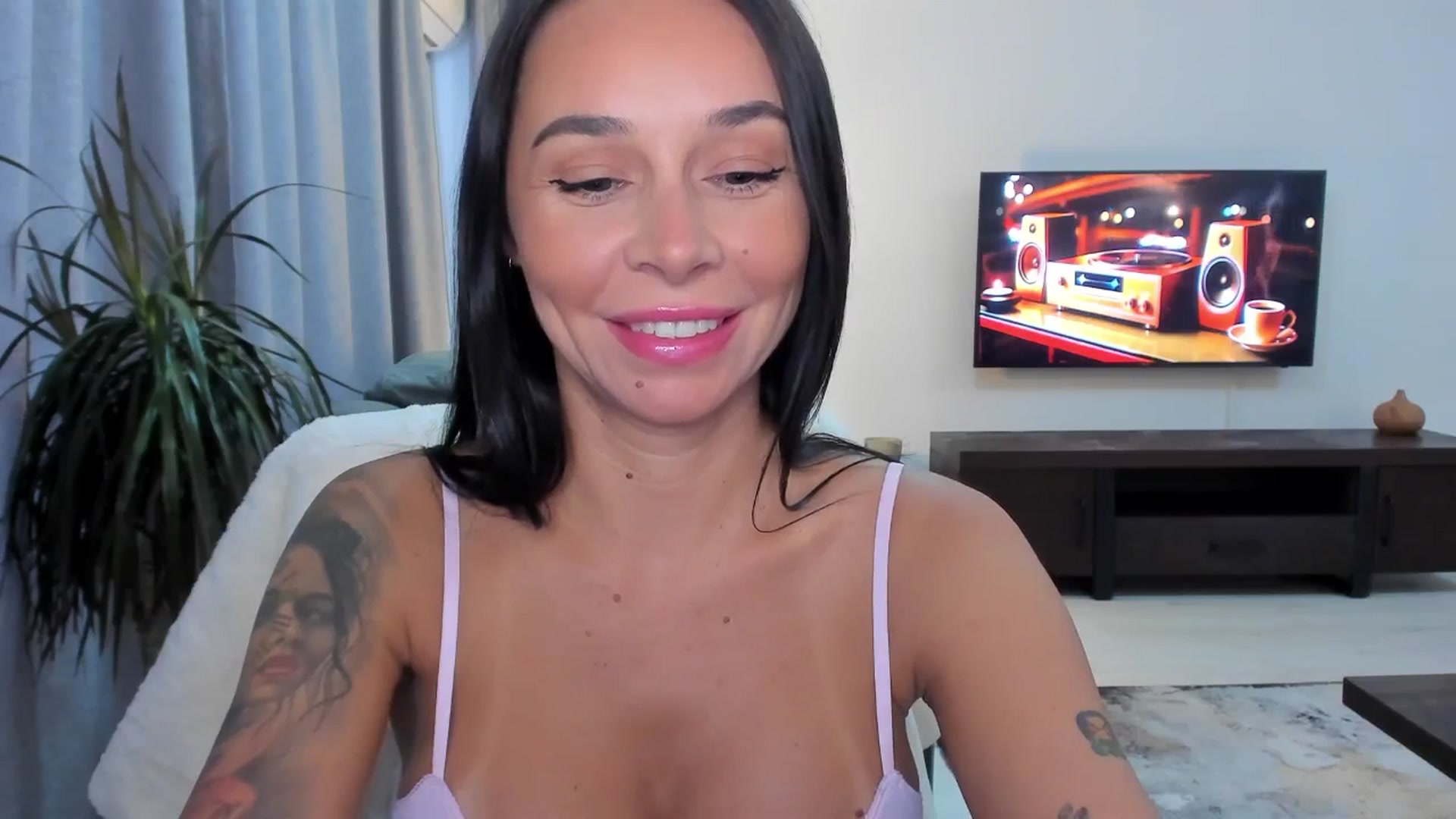 Gallery image thumbnail from beatricebae's myfreecams stream on, 09/04/2025, 16:08 image 9 of 20