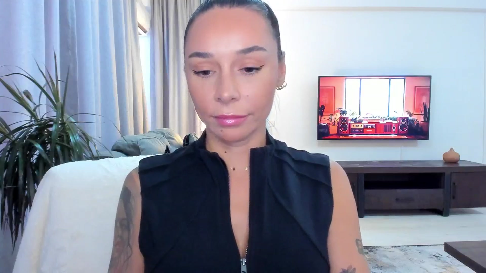 Gallery image thumbnail from beatricebae's myfreecams stream on, 09/15/2025, 15:18 image 14 of 20