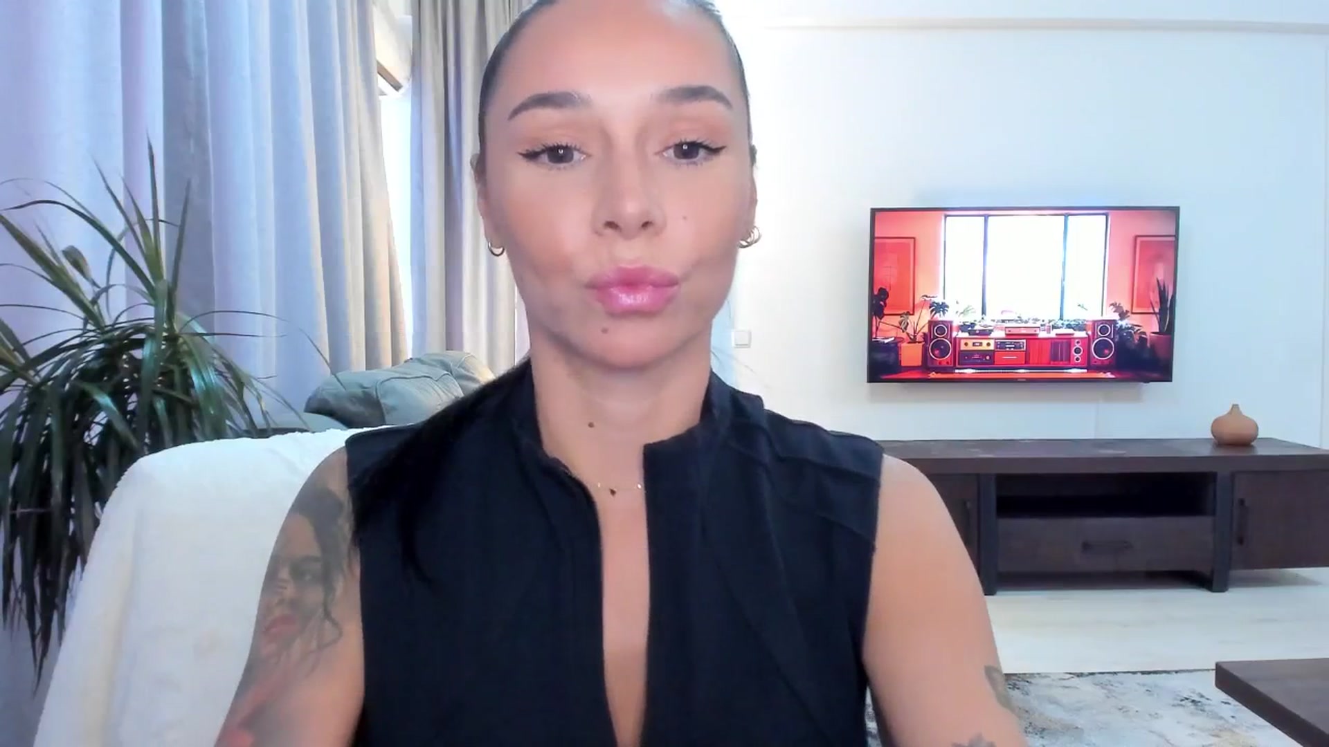 Gallery image thumbnail from beatricebae's myfreecams stream on, 09/15/2025, 15:18 image 11 of 20