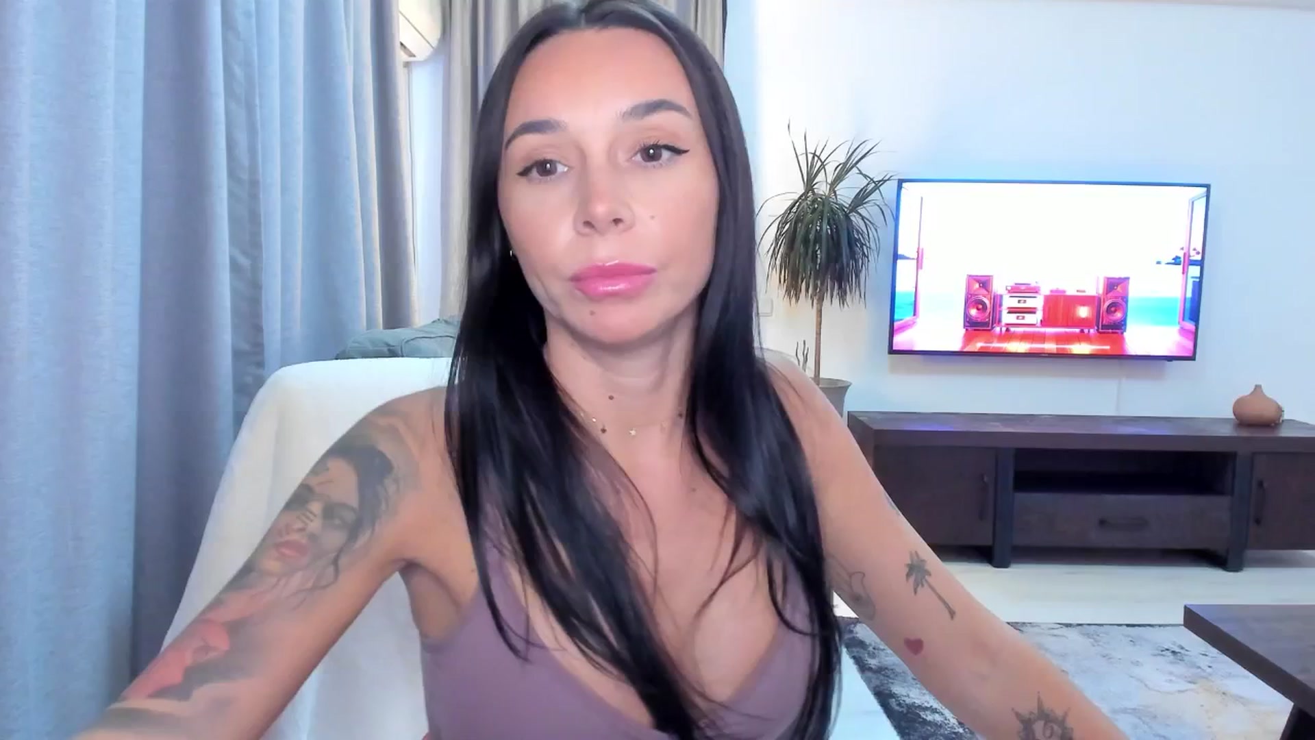 Gallery image thumbnail from beatricebae's myfreecams stream on, 09/18/2025, 16:31 image 2 of 20