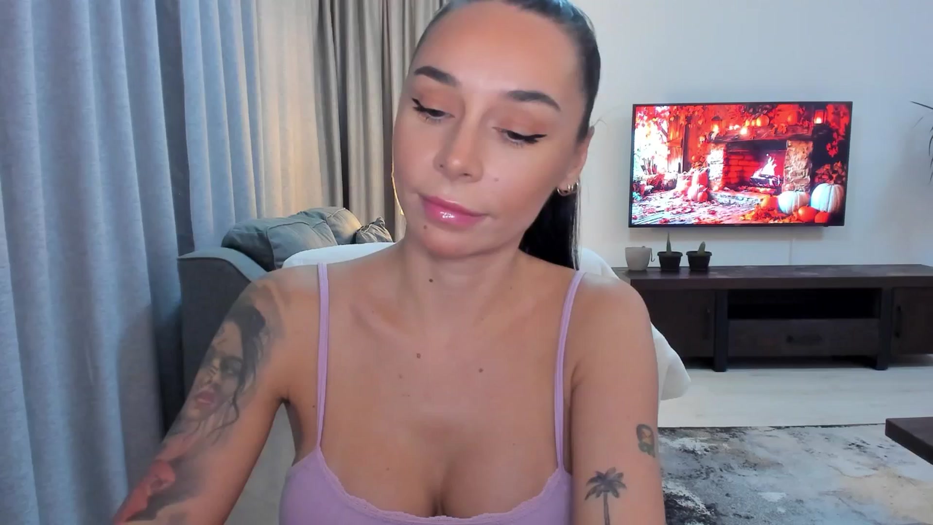 Gallery image thumbnail from beatricebae's myfreecams stream on, 10/07/2025, 14:16 image 12 of 20