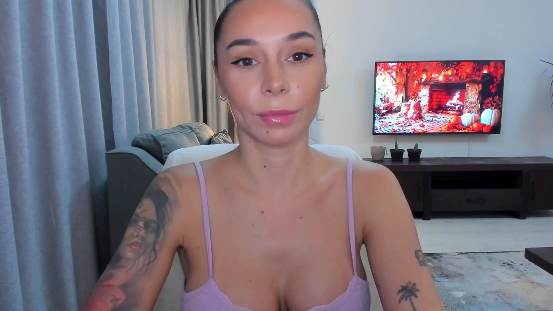 Gallery image thumbnail from beatricebae's myfreecams stream on, 10/07/2025, 14:16 image 11 of 20