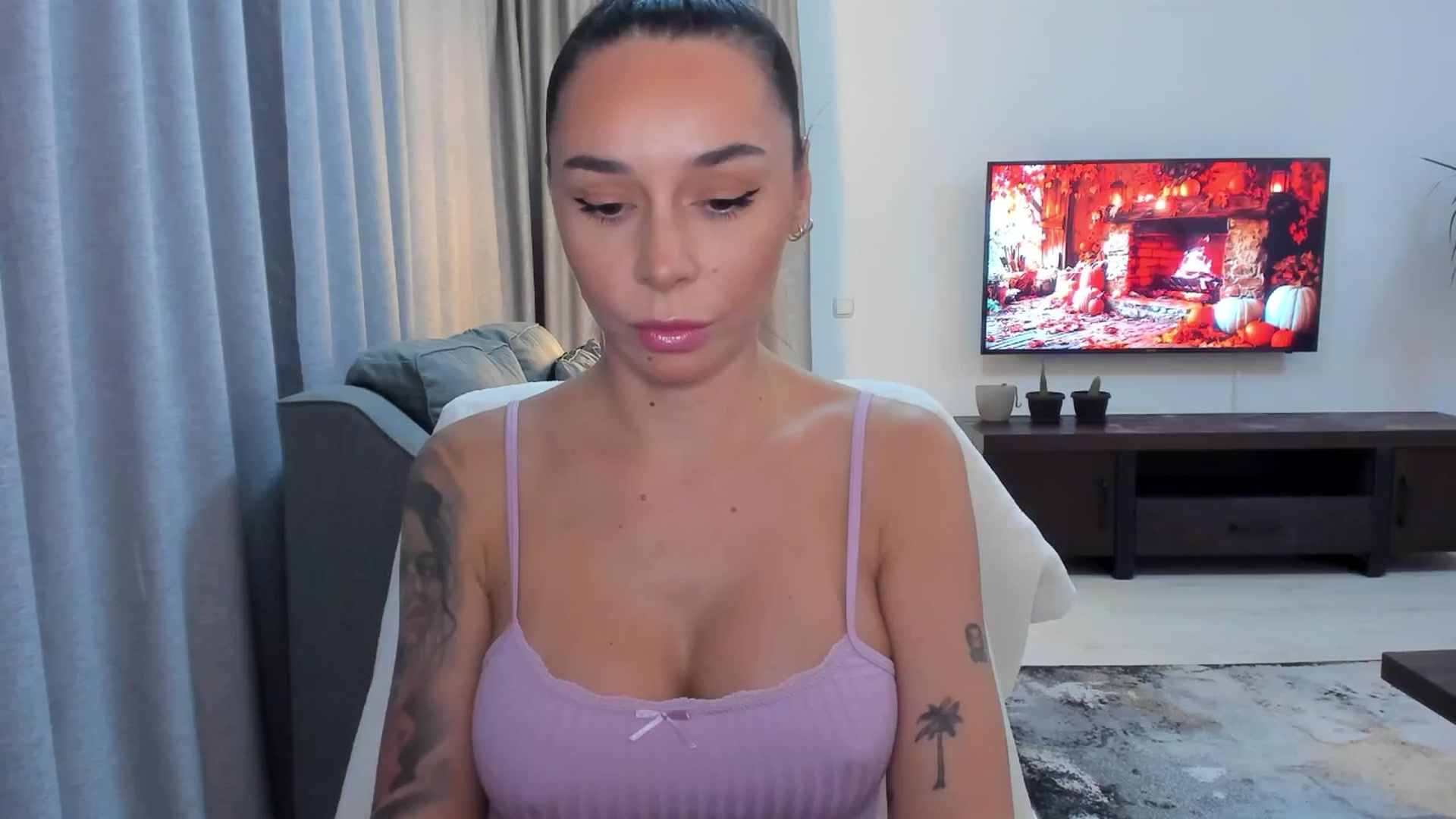 Gallery image thumbnail from beatricebae's myfreecams stream on, 10/07/2025, 14:16 image 7 of 20