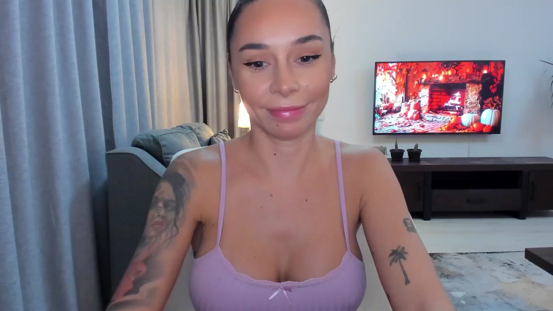 Gallery image thumbnail from beatricebae's myfreecams stream on, 10/07/2025, 14:16 image 14 of 20